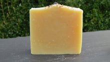 Load image into Gallery viewer, Zesty Juniper Orange & Honey Shampoo Bar