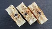 Load image into Gallery viewer, Zesty Juniper Orange &amp; Honey Shampoo Bar
